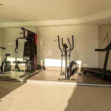 Enjoyiseolake - Colosseo With Wonderful View And Swimming Pool Apartman